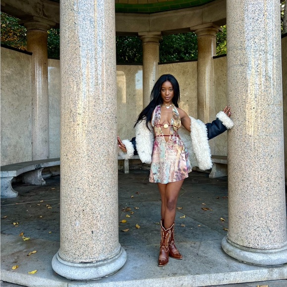 FLUTED MINI DRESS IN VENICE PRINT - Picture 1 of 5